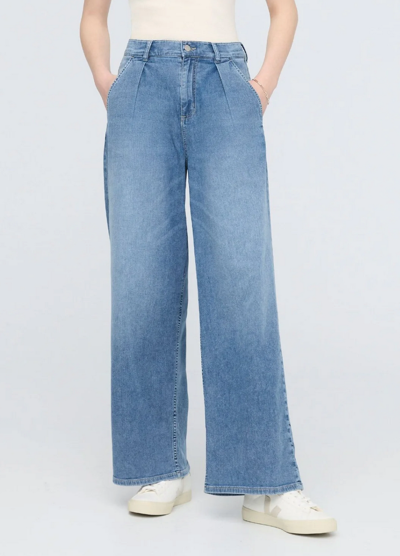 Performance Denim Lite Pleated Pant
