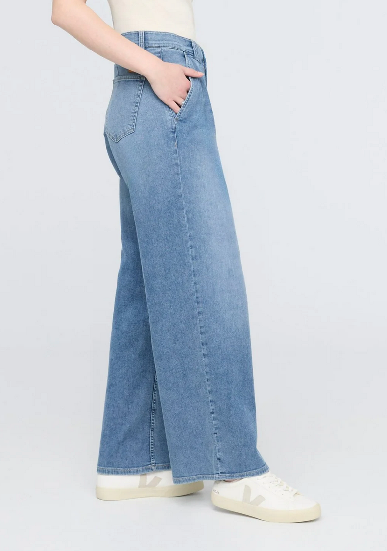 Performance Denim Lite Pleated Pant
