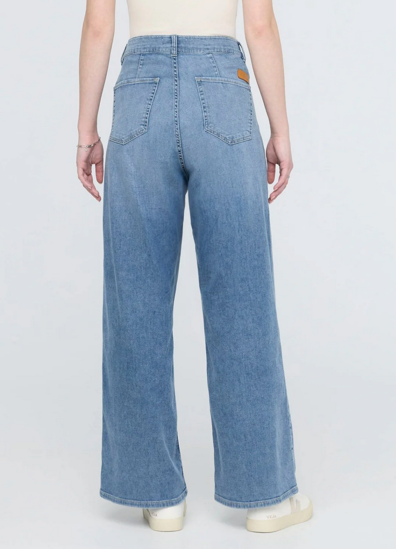 Performance Denim Lite Pleated Pant