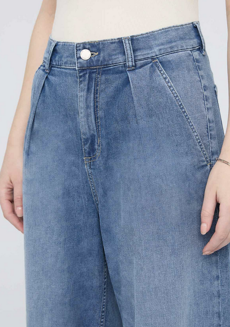 Performance Denim Lite Pleated Pant