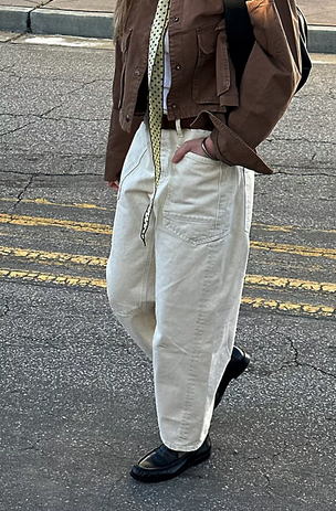 Minimalist Moxie Barrel Jean