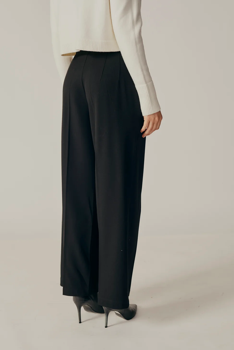 Gaura Pant